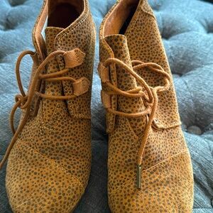 Toms wedge booties